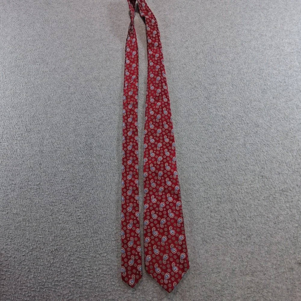 Brooks Brothers Makers and Merchants Tie Necktie Red Paisley Silk Classic Preppy